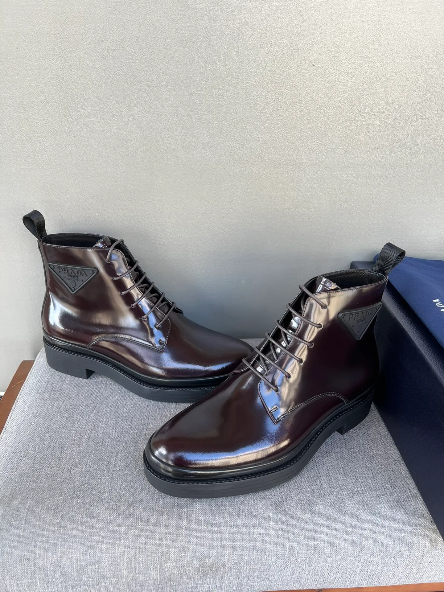 Batch of 1000💰Exclusive hot-selling new Prada Chelsea thick-soled men's shoes, naked boots, imported calf leather on the surface, cow leather on the lining, the outsole is made of private model TPU material, the frosted effect is consistent with the original version, 39-44 in stock (38, 45 custom-made, non-refundable)
